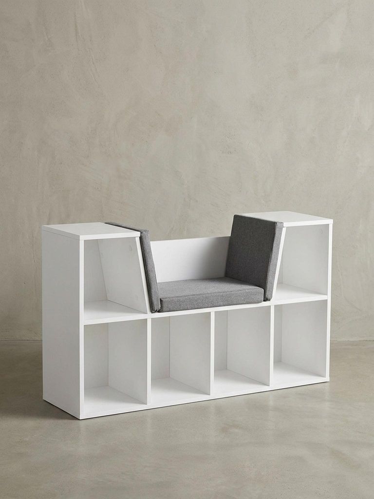 Schuhregal mit Sitzbank, weißer Korpus, graue Polsterung, 6 Fächer. 102x30x62 cm | Kadima Design