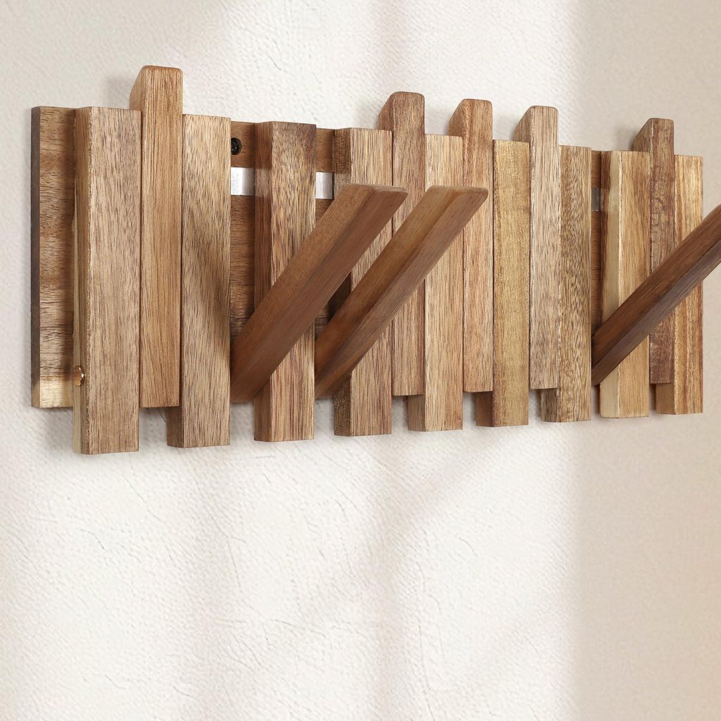 Rustikale Garderobe aus Holz mit 8 Haken: Stufenförmiges Design, magnetische, klappbare Wandhaken für den Flur – 42,5 cm – platzsparende Wand...