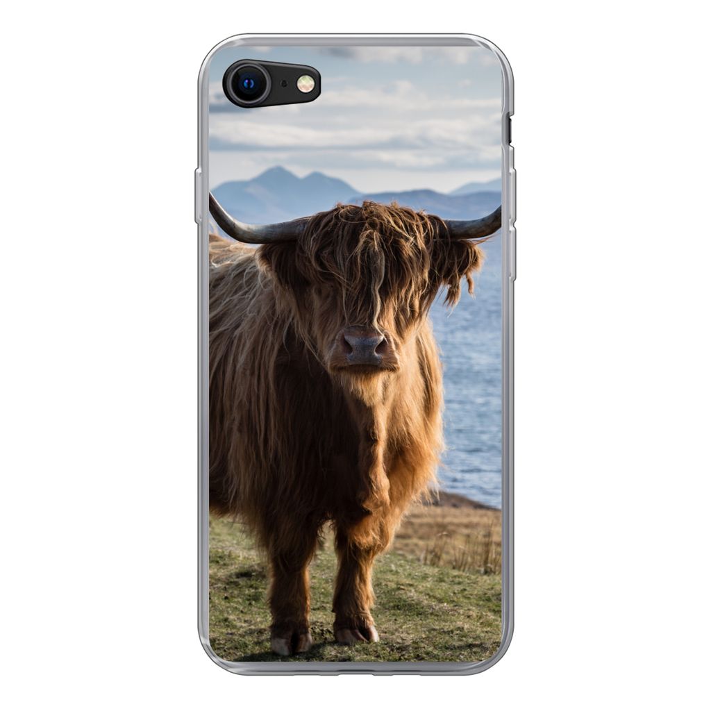 MuchoWow Handyhülle Schutzhülle Hülle für iPhone SE 2020 Schottische Highlander - Bergen - Meer Silikon Softcase Handy Hülle - Kartenbesitzer