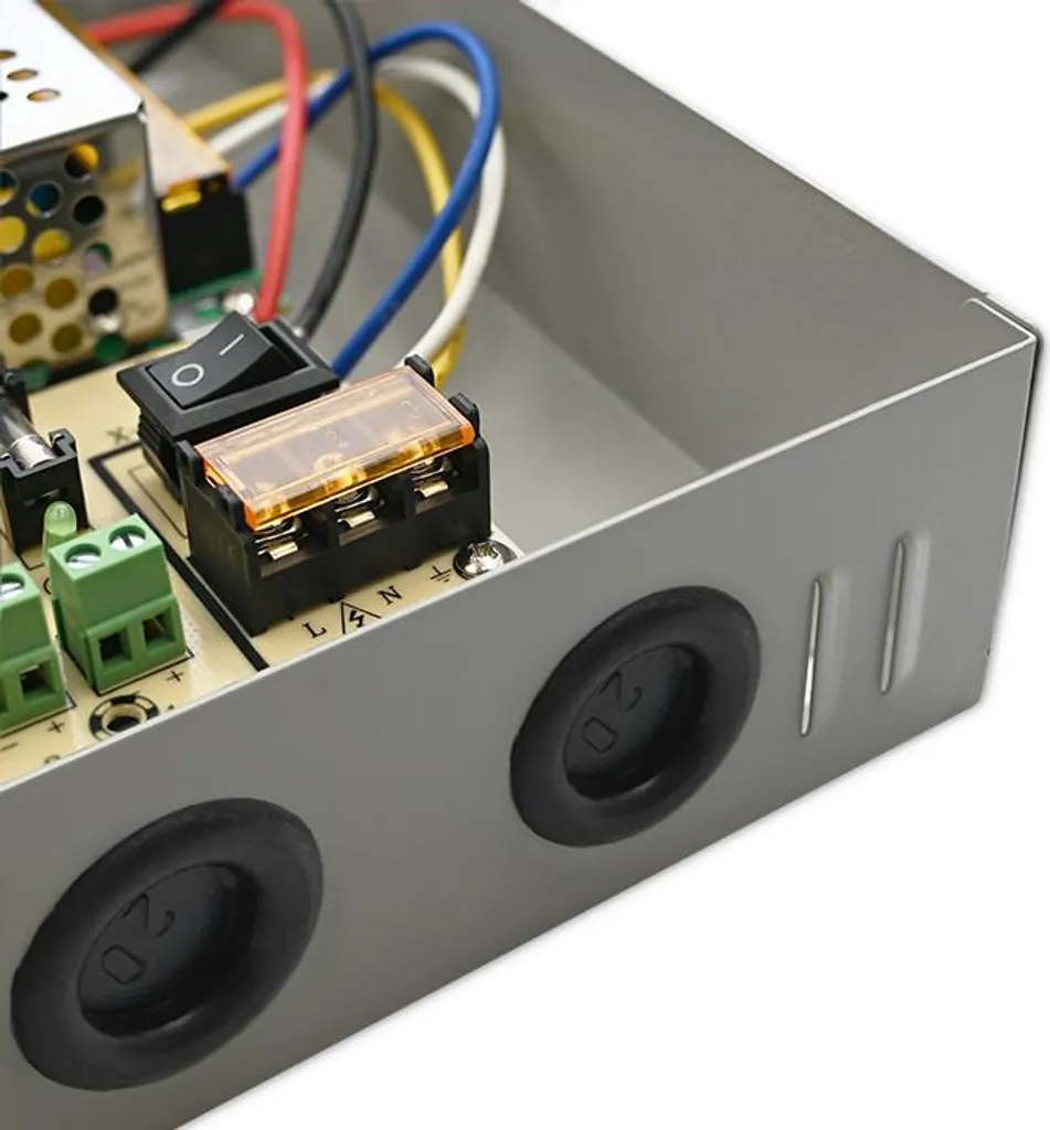 Alimentatore switching Qoltec 12VDC | 9 canali - 3