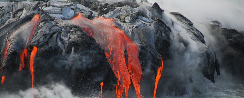 Wallario selbstklebendes Poster - Lavastrom ins Meer, Größe: 50 x 125 cm