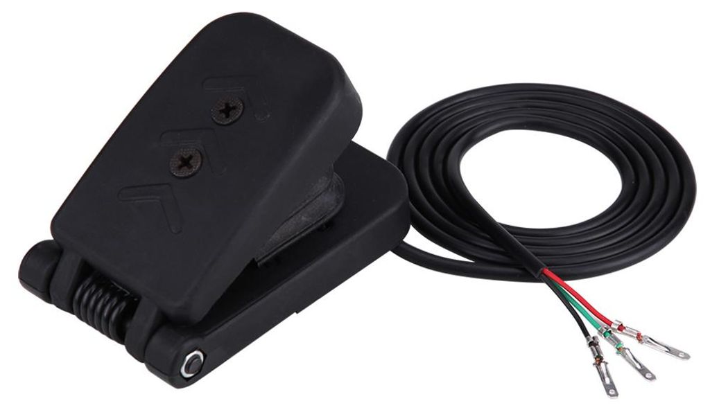 Schwarzes Kunststoff-Fußpedal für ATVs: Gaspedal, Geschwindigkeitsregelung, Bremspedal