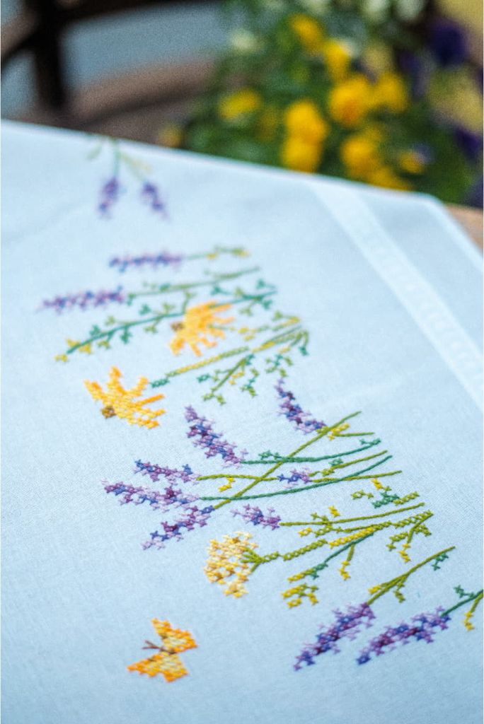 Vervaco Tischdecke Kreuzstich Stickpackung "Lavendel", Stickbild vorgezeichnet, 80x80cm