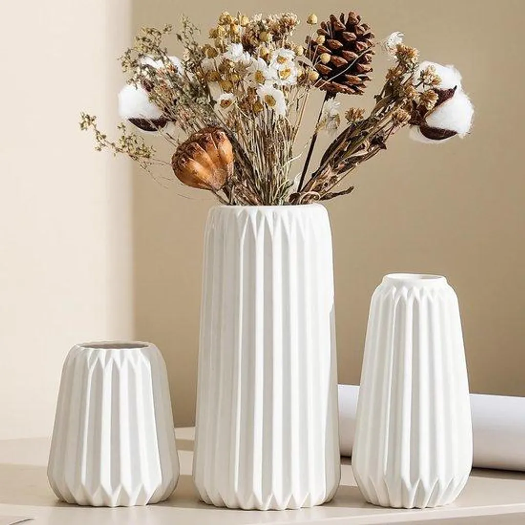 Vase blanc design moderne en céramique mate pour décoration salon