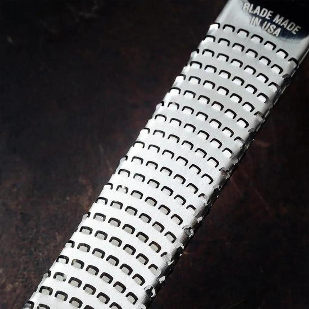 Râpe à agrumes professionnelle en inox avec design à points de souffle