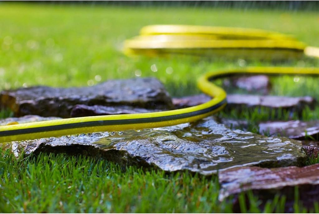 Flexibler 3-lagiger Wasserschlauch für die Gartenbewässerung, UV-beständig und stark 30 m