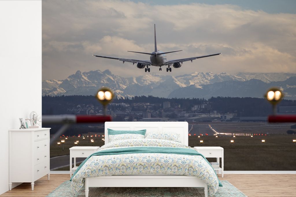 MuchoWow Fototapete für Wohnzimmer oder Schlafzimmer Wandtapete Vinyl Motivtapete Flugzeug landet in Zürich - 420x280 cm - Zimmer für Kinder