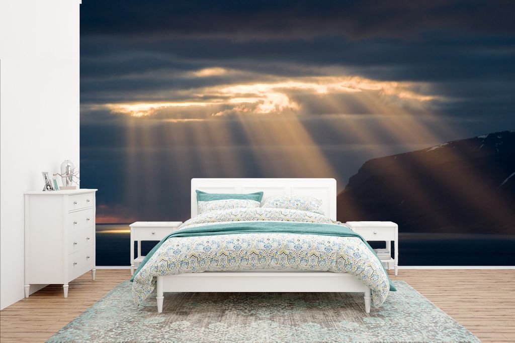 MuchoWow Fototapete für Wohnzimmer oder Schlafzimmer Wandtapete Vinyl Motivtapete Die Sonnenstrahlen aus den dunklen Wolken - 435x260 cm - Kinde...