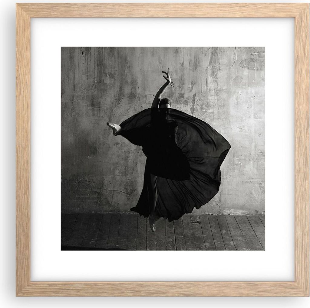 Gerahmtes Poster - Rahmen in heller Eiche - Tanz Schwarz Kleid - 30x30 cm - Wand Bild - Wanddeko - Wandbilder - Kunstposter - Wandposter - Bilderra...