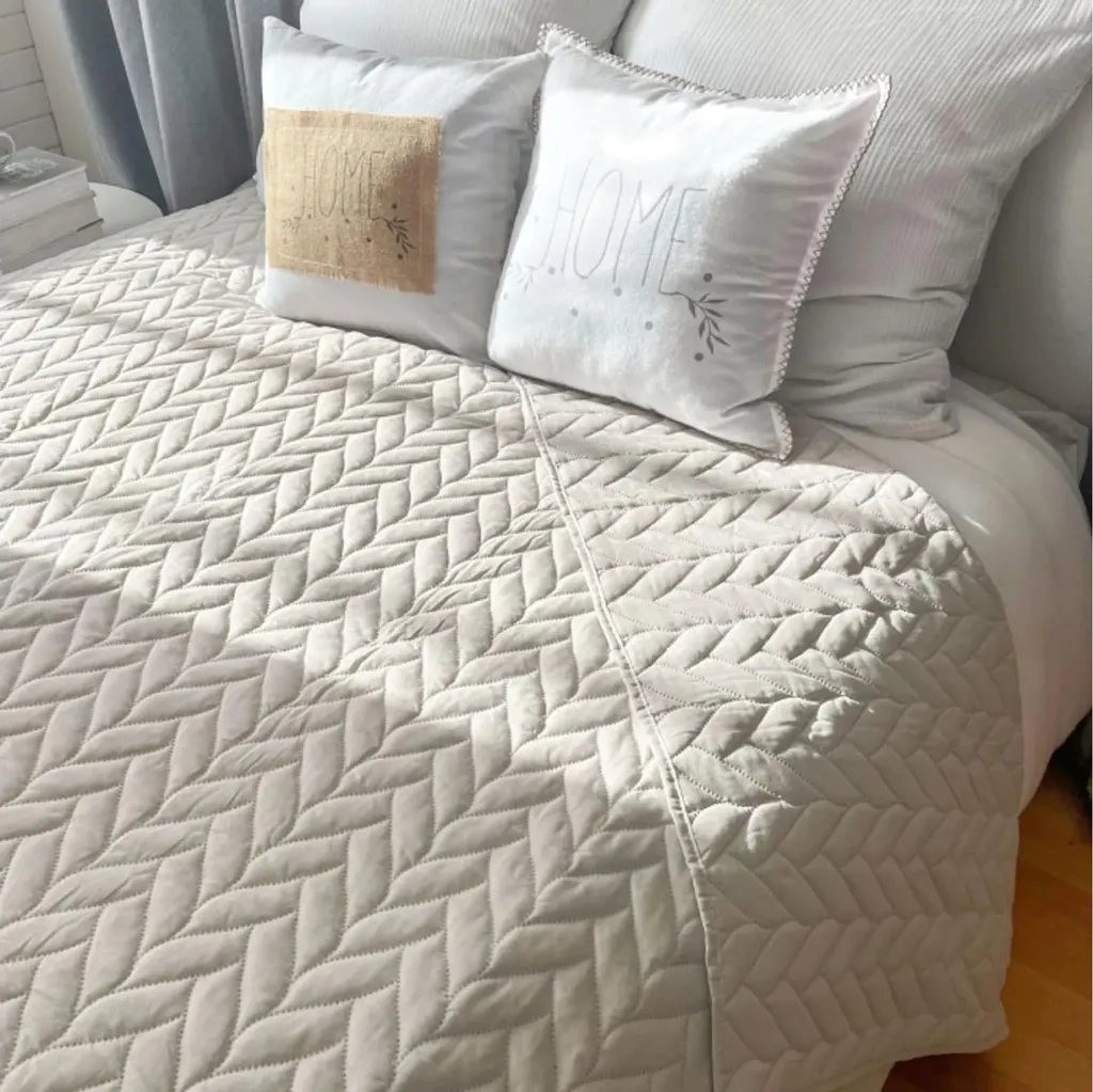 Boutis de lit effet tresse en microfibre douce - Jeté de lit moderne - 3
