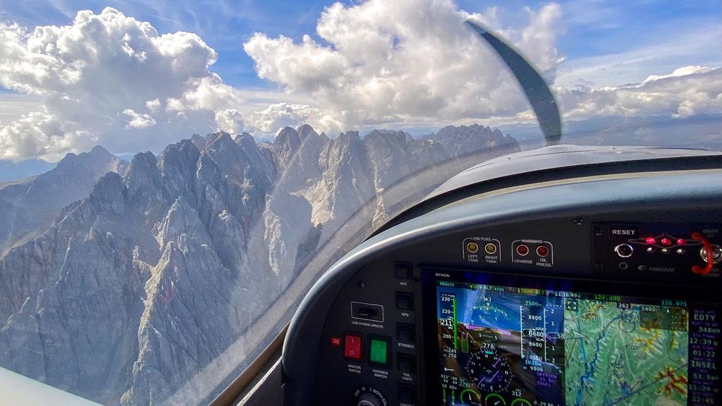 Jochen Schweizer Flugzeug Rundflug Schwäbisch Hall im Cockpit (50 Min.); Erlebnis verschenken oder selbst erleben; Gutschein gültig für 1 Person