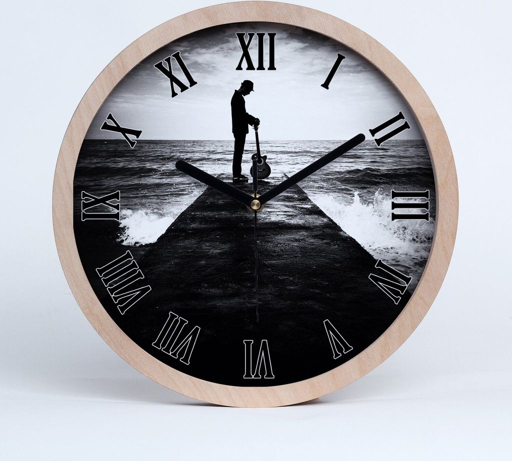 Holzuhr 25fi cm wanduhr - schwarze Spitzen - Gitarrist auf dem Pier