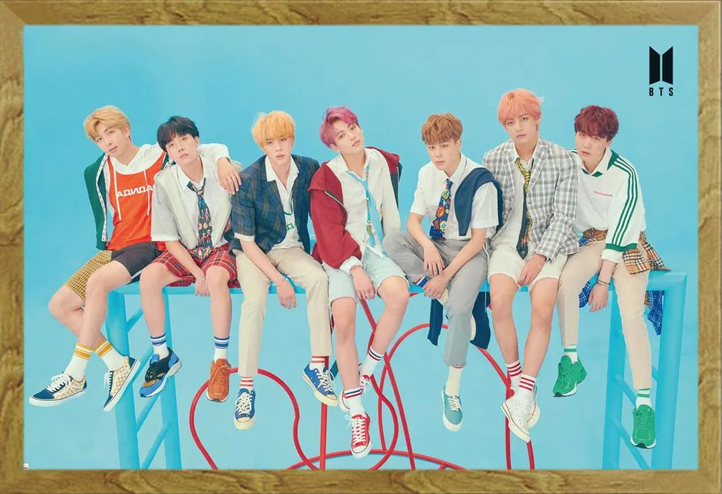 BTS - Poster - Group Blue + cornice rimovibile, Shinsuke® Maxi MDF oak, disco acrilico