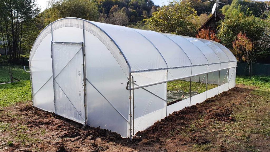 Gewächshaus 4×16,5 m – Profi Tunnel Gewächshaus mit hoher Seitenhöhe, verzinkter Konstruktion & seitlicher Öffnung