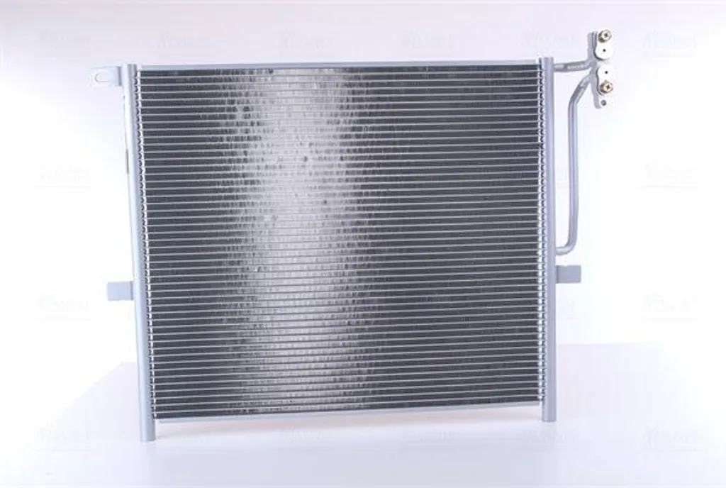 Condenseur climatisation BMW X3 pour réparer une fuite de gaz, 94761