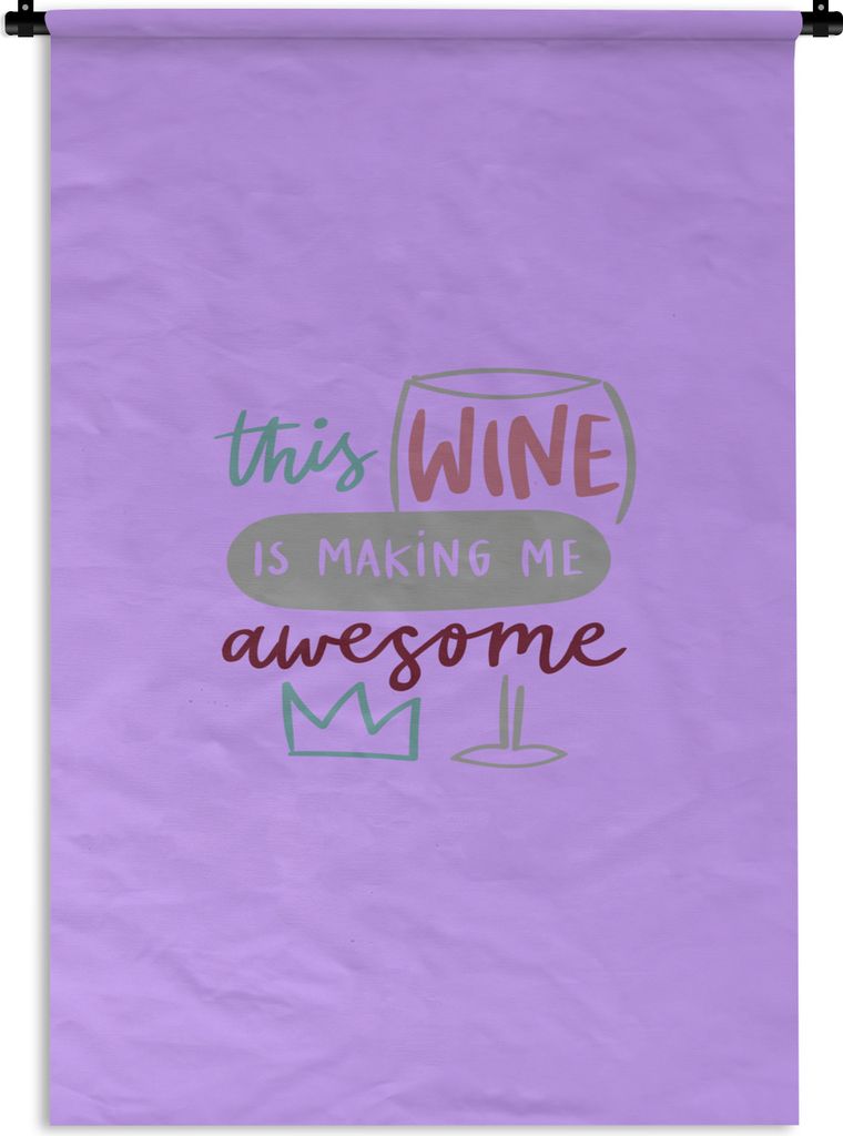 MuchoWow Wandteppich Wandbehang Zitat "Dieser Wein macht mich großartig" vor einem lila Hintergrund 90x135 cm Tapisserie Dekoration Wandtuch - B...