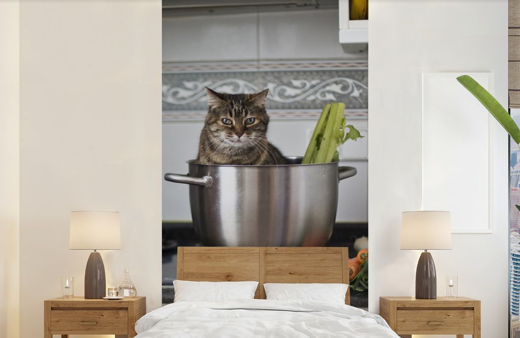 MuchoWow Fototapete für Wohnzimmer oder Schlafzimmer Wandtapete Vinyl Motivtapete Katze - Pfanne - Küche - 120x240 cm - Hintergrundbild