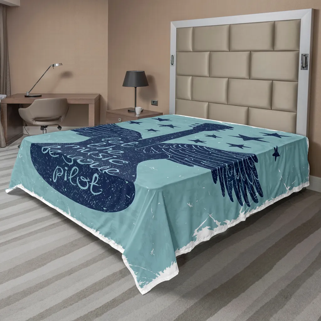 ABAKUHAUS Lenzuolo musicale, Lascia che la musica sia la tua guida Citazione Chitarra alata e stelle Stampa retrò, morbido e confortevole lenzuolo superiore per un letto decorativo 1 pezzo 275 cm x 260 cm, blu scuro - 1