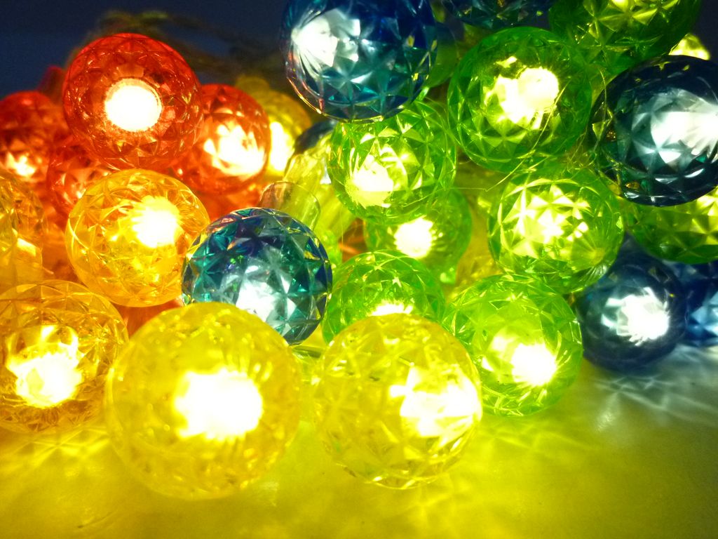 LED Solar Lichterkette Kugeln bunt 50 flammig