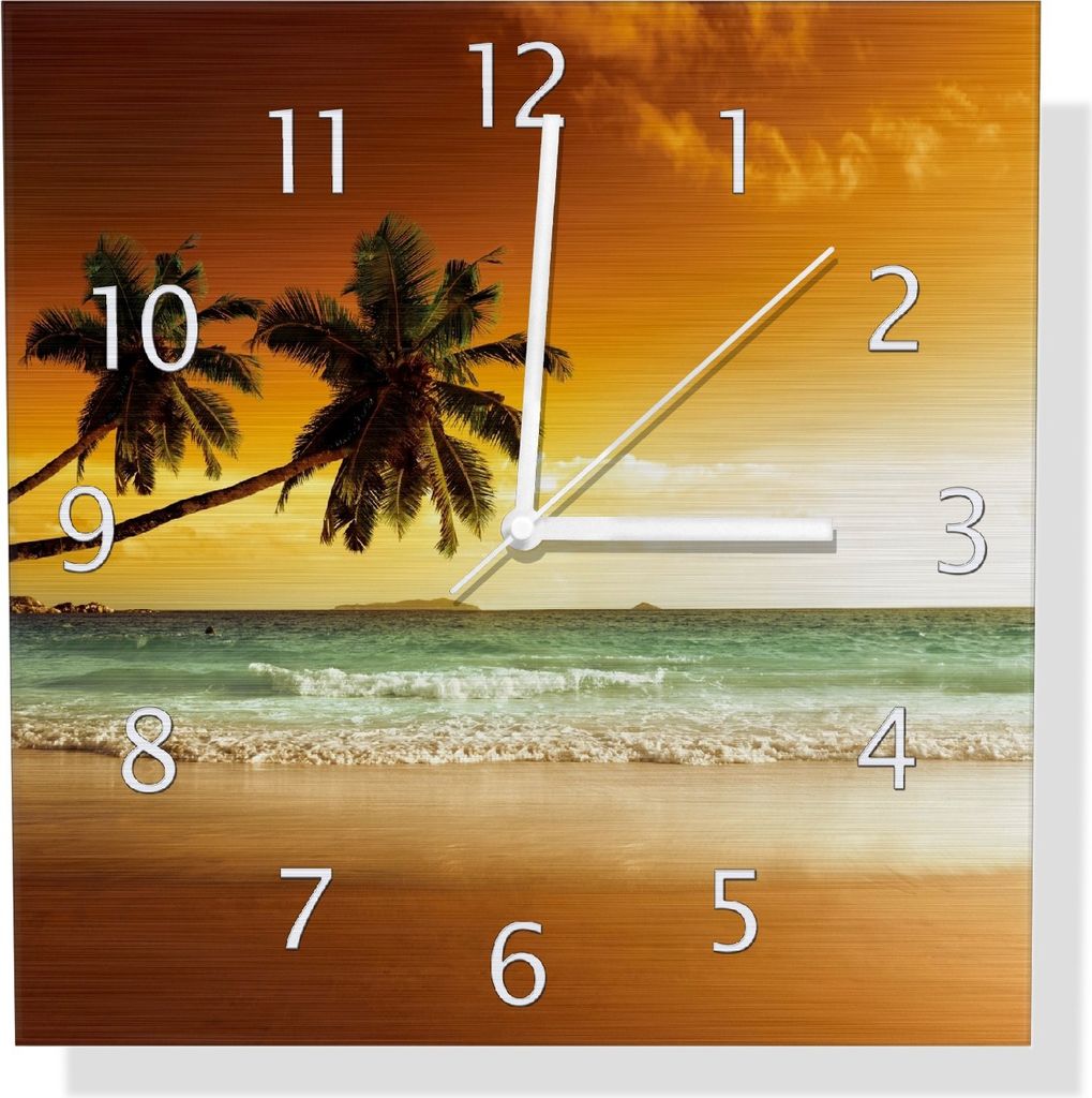 Wallario Design Wanduhr Palmen am Sandstrand bei untergehender Sonne aus Aluverbund, Größe 30 x 30 cm