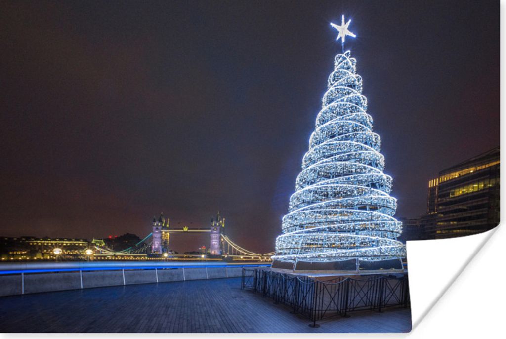 MuchoWow Poster Ein beleuchteter Weihnachtsbaum an der Tower Bridge in England 60x40 cm - Schlafzimmerdekoration
