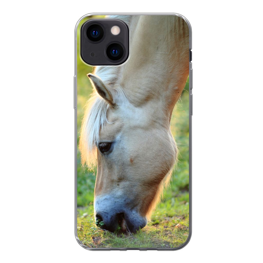 MuchoWow Handyhülle Schutzhülle Hülle für iPhone 13 Weidendes Fjordpferd an einem Sommertag Silikon Softcase Handy Hülle - Karteninhaber
