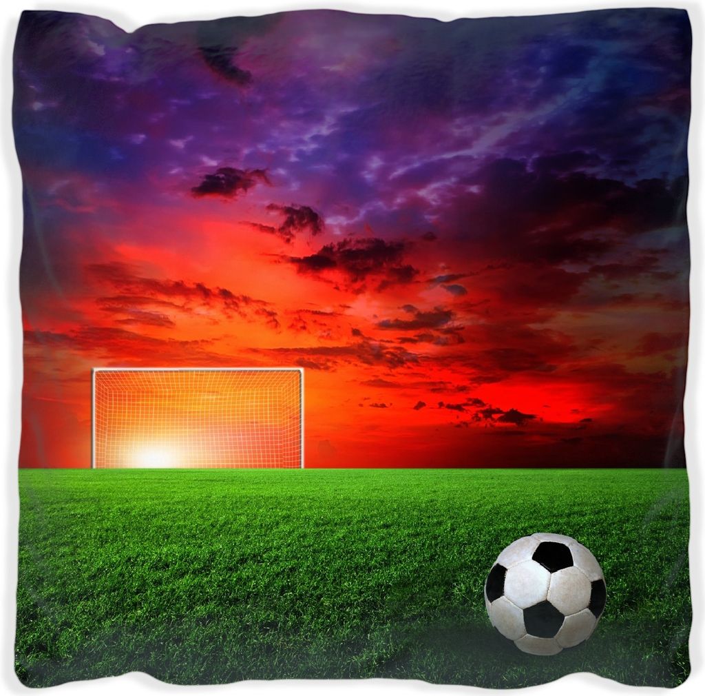 Wallario Premium Kissen, weiche Oberfläche, mit Motiv Fußball - Fußballfeld bei Sonnenuntergang, Größe: 60 x 60 cm, mit weißer Rückseite