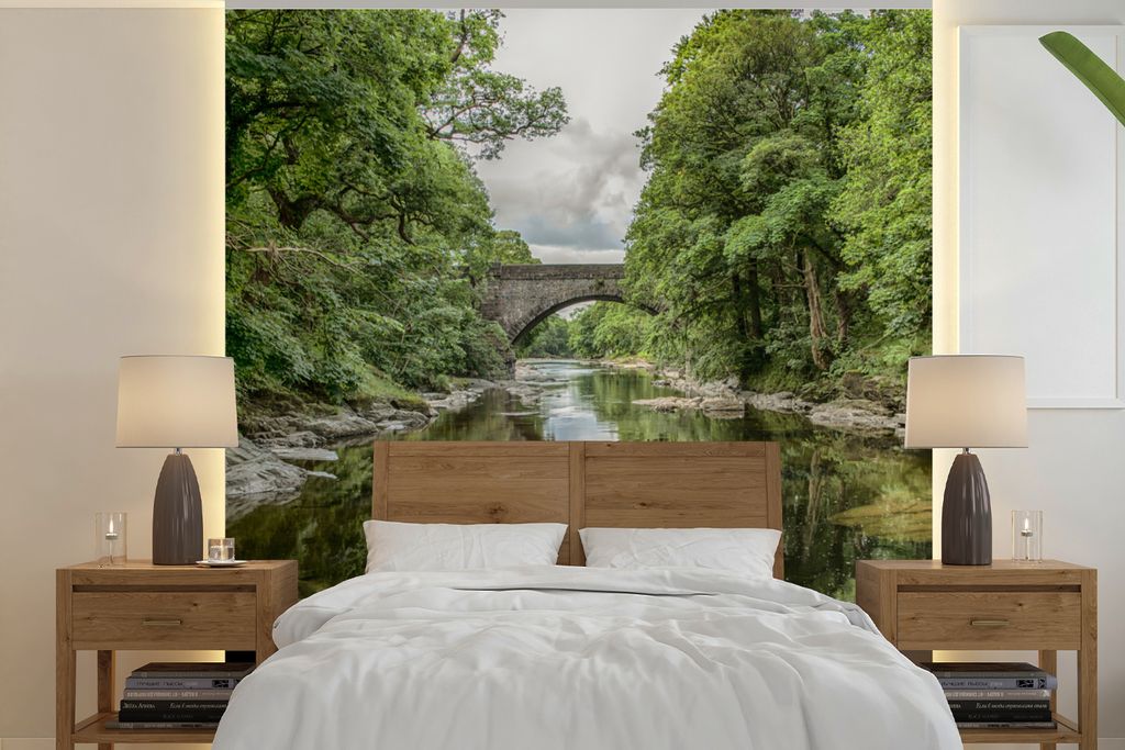 MuchoWow Fototapete für Wohnzimmer oder Schlafzimmer Wandtapete Vinyl Motivtapete Ein Steinbogen an einem Fluss - 220x220 cm - Tapeten