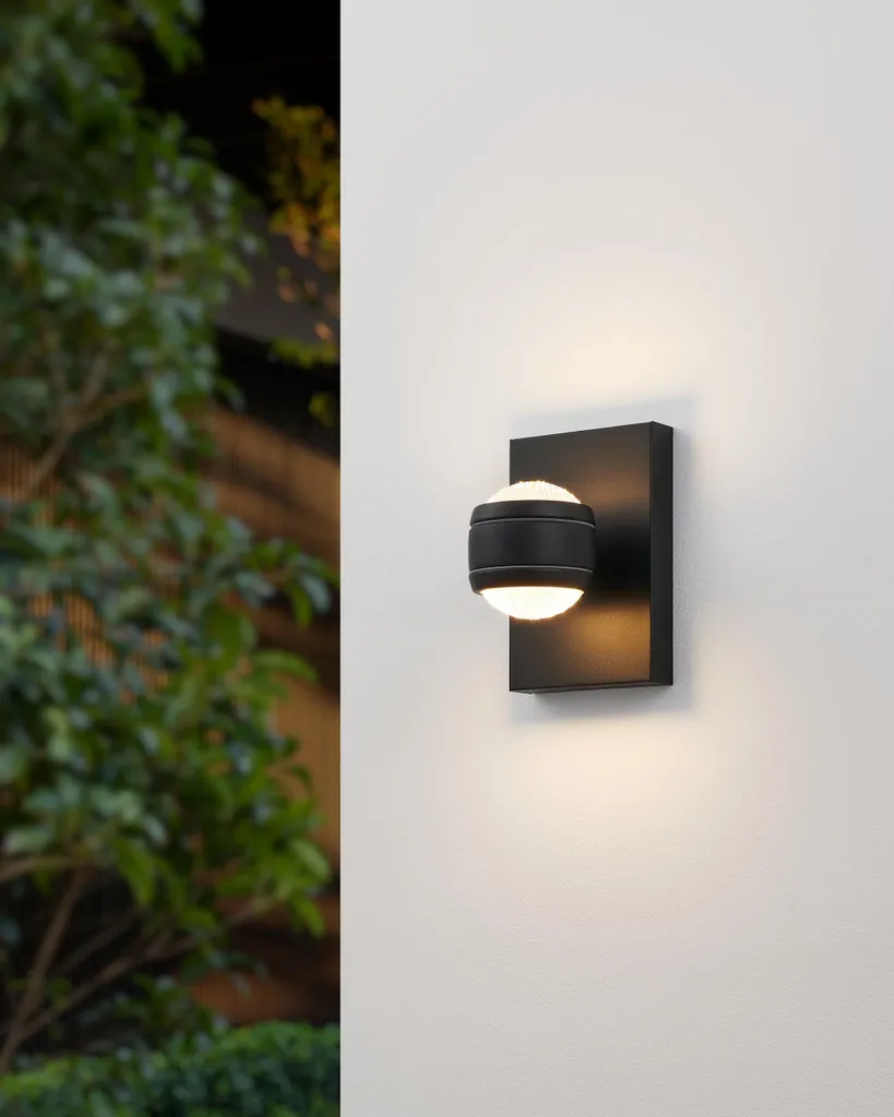 Applique murale LED extérieure noire Sesimba EGLO pour façade et terrasse