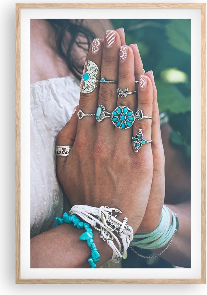 Gerahmtes Poster - Rahmen in heller Eiche - Hände Schmuck Boho - 61x91,5 cm - Wand Bild - Wanddeko - Wandbilder - Kunstposter - Wandposter - Bilde...