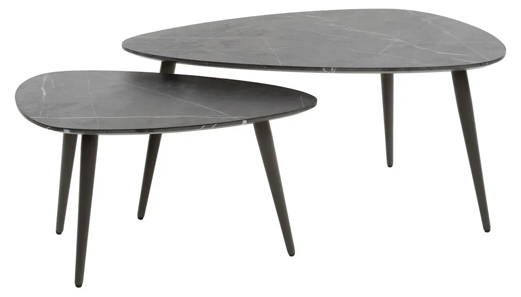 Table basse gigogne noire en marbre pour un grand salon design chic