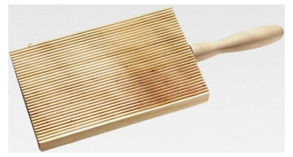 Gnocchi-Brett aus Holz für die Zubereitung von Pasta mit Griff für die Herstellung von Garganelli und Cavatelli