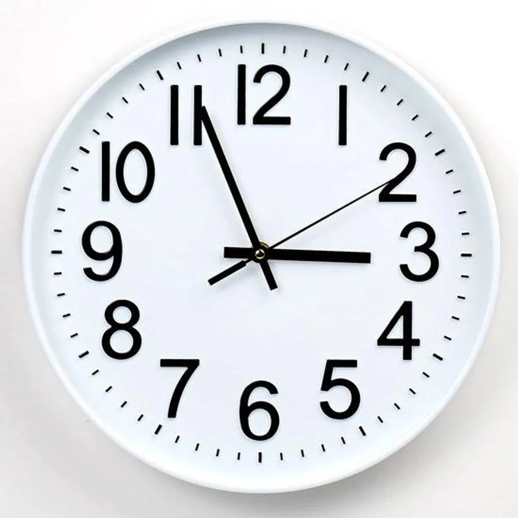 Horloge murale silencieuse 12 pouces blanche à piles pour salon moderne