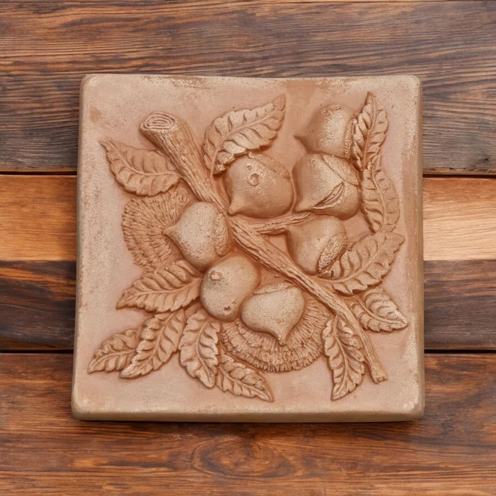 Handarbeit aus Italien: Wandrelief Nüsse 18x18cm
