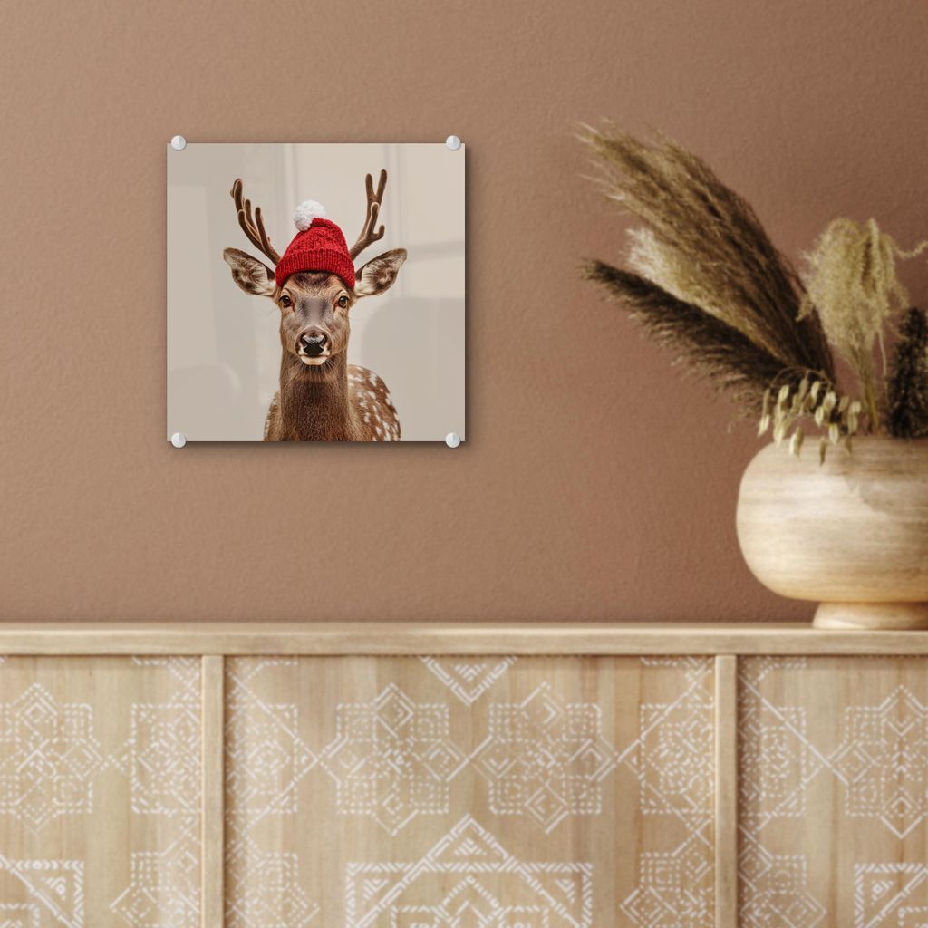 MuchoWow Glasbilder - Bilder auf Wandbild - Foto auf Glas Hirsch - Weihnachten - Hut - Tiere - Winter - Lustig 20x20 cm Wanddekoration aus Glas - A...