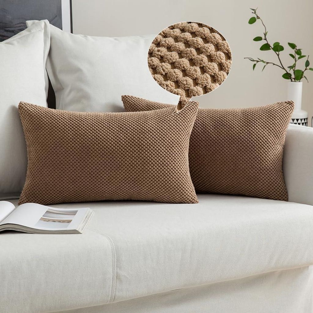 Set mit 2 dekorativen Kissenbezügen in Körnungsoptik, weiche Zierkissen für Wohn- und Schlafzimmer, 40 x 60 cm, braun