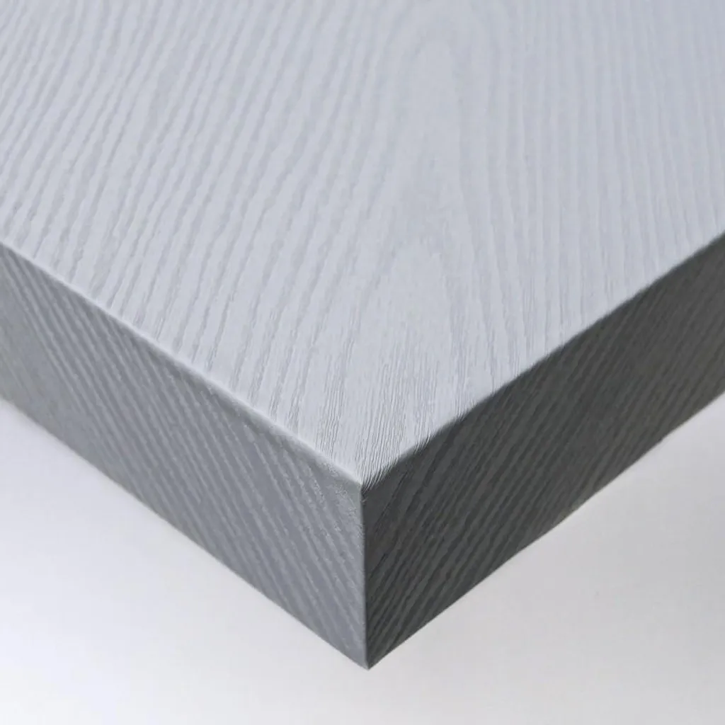 Rénover vos meubles facilement avec ce papier adhésif bois ébène gris 10m