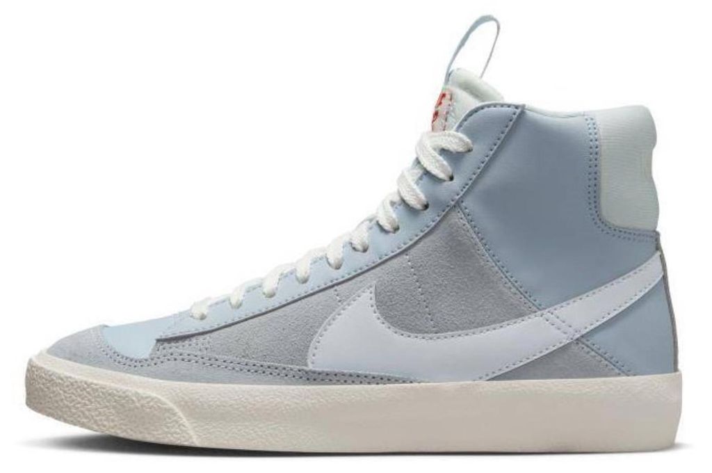 Nike BLAZER MID '77 D (GS) Mid-Top Kinder Sneaker Hellblau aus Wildleder mit Schaumdämpfung