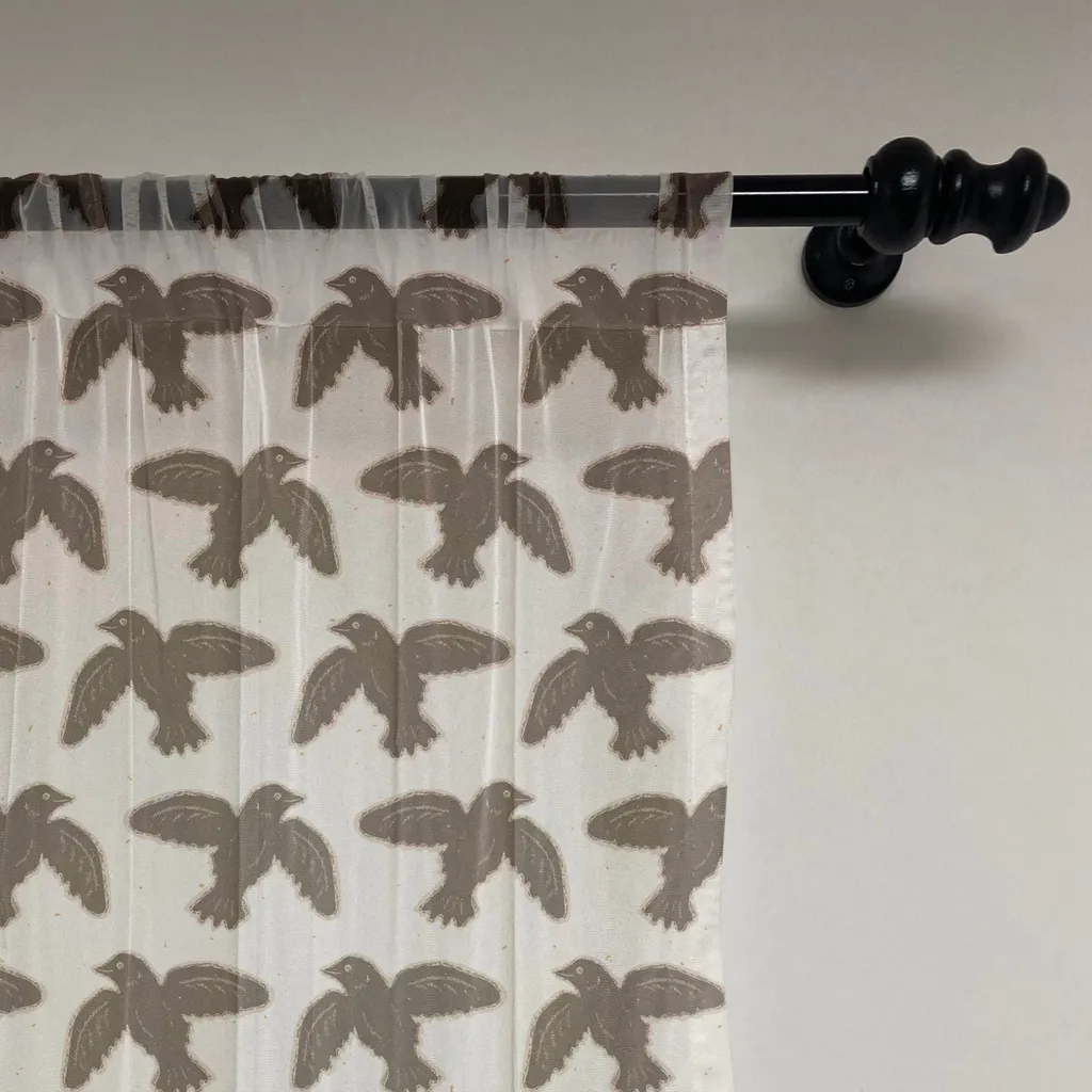 ABAKUHAUS Arazzo con uccelli, Icone animali volanti Disegnato a mano Grafica ispirata allo stile folk audace, Soggiorno Camera da letto Tessuto da parete in raso setoso, 274 cm x 274 cm, Taupe scuro Salmone chiaro - 2