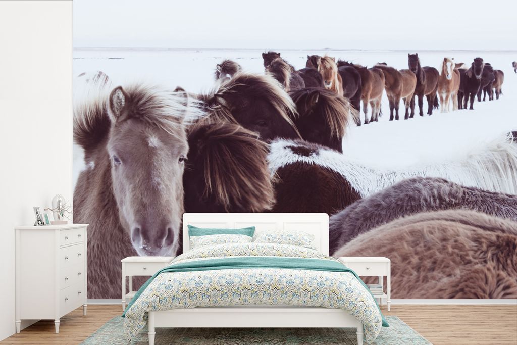 MuchoWow Fototapete für Wohnzimmer oder Schlafzimmer Wandtapete Vinyl Motivtapete Pferde - Schnee - Weiß - 600x400 cm - Vinyltapeten