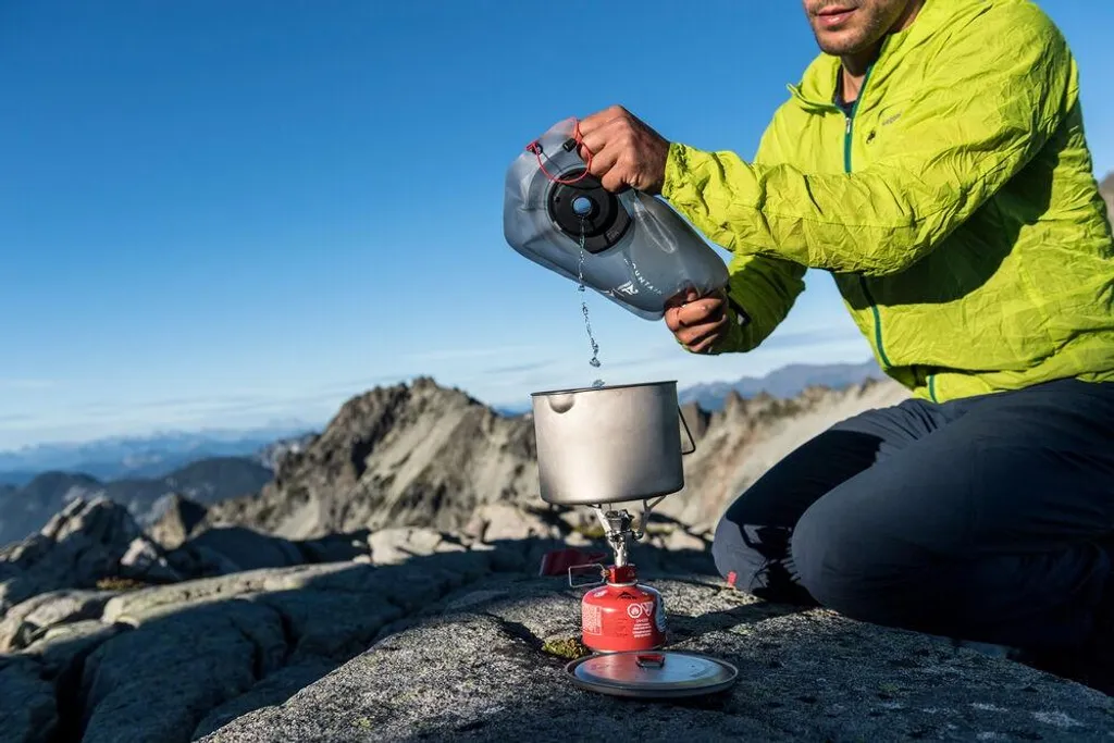 MSR DromLite 4L : Fini l'encombrement avec ce récipient d'eau rétractable