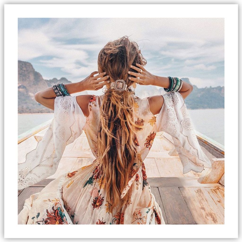 Poster - Poster ohne Rahmen - Frau Boot Rücken - 60x60 cm - Wand Bild - Wanddeko - Wandbilder - Kunstposter - Wandposter - Bilder - Kunstdruck - W...