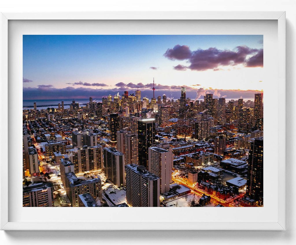 Architektur einer Großstadt aus der Vogelperspektive– Wandbild mit Rahmen – Gerahmtes Bild – Wanddekoration – 80x60 cm – Weiß Rahmen