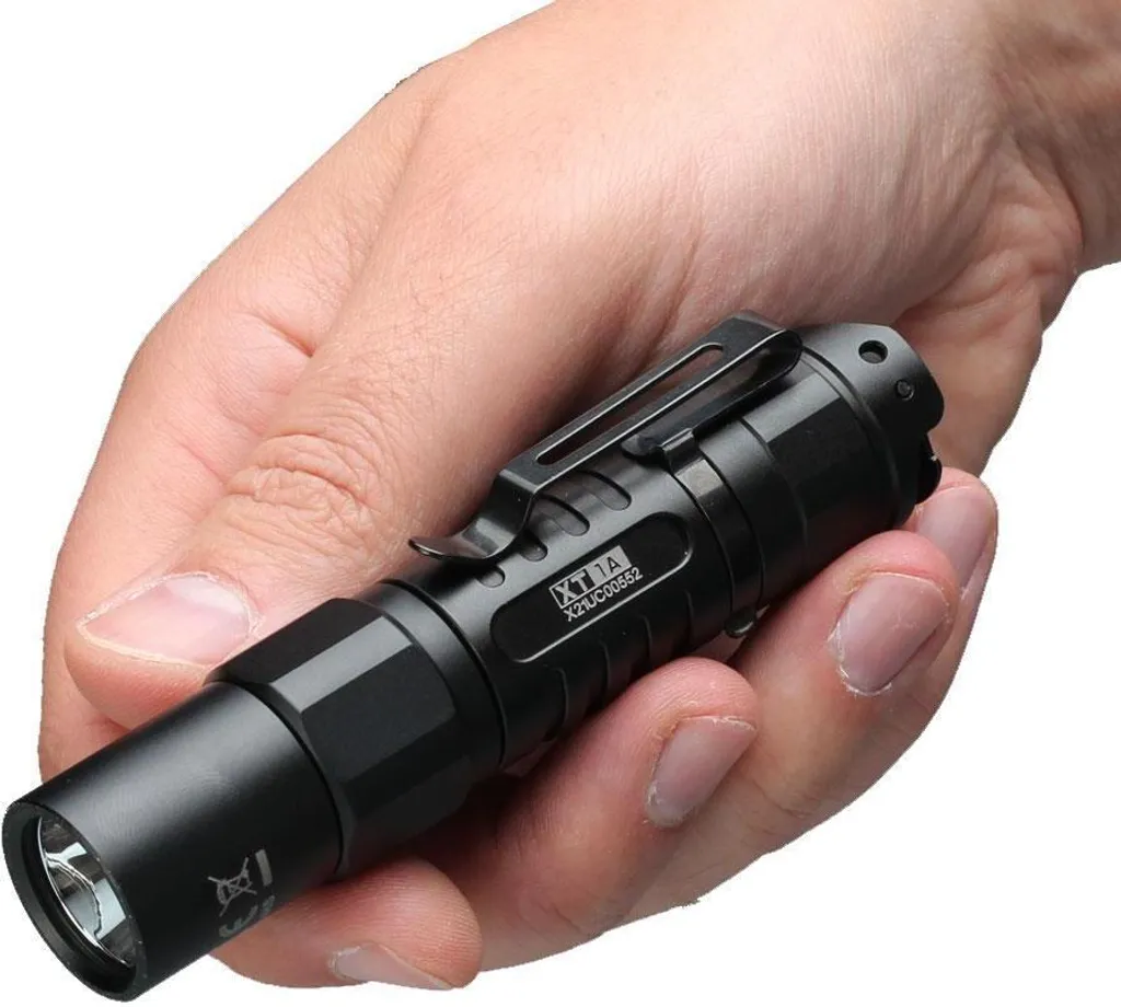 Lampe torche EDC Klarus XT1A pour la sécurité et l'usage professionnel