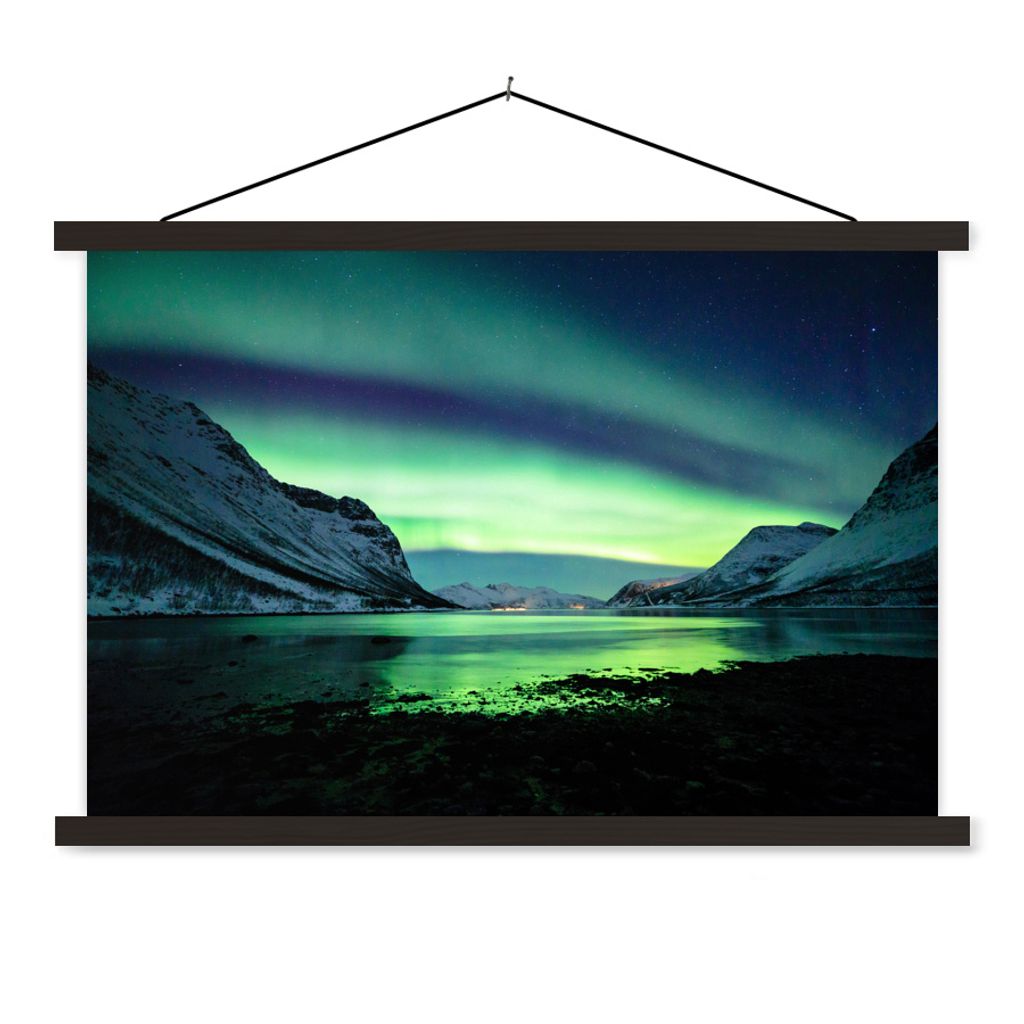 MuchoWow Textilposter Nordlicht - Norwegen - Eis - Gelb - Berg - Wasser - Schnee 120x80 cm mit schwarzem Rahmen - Wanddeko