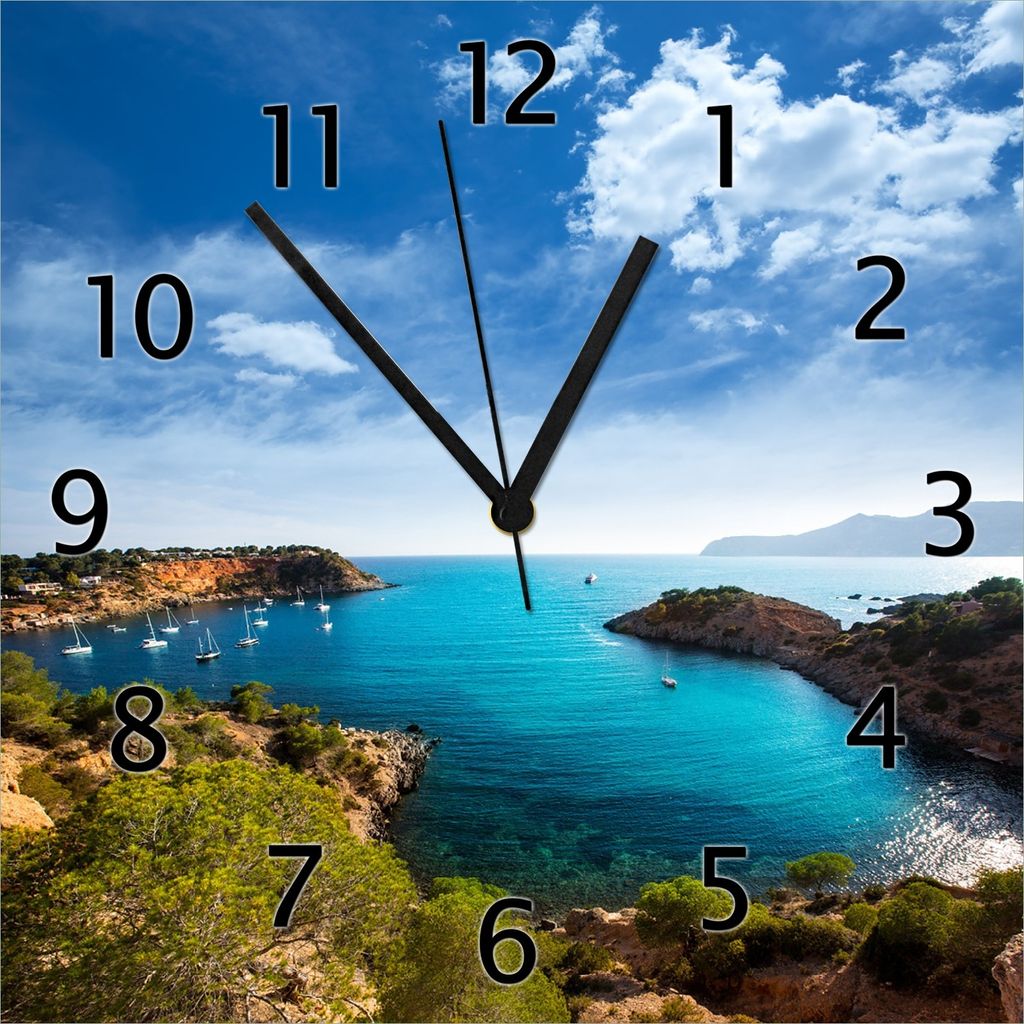 Wallario Design Wanduhr Ibiza - Blick von einer Bucht aufs Meer aus Echtglas, Größe 30 x 30 cm