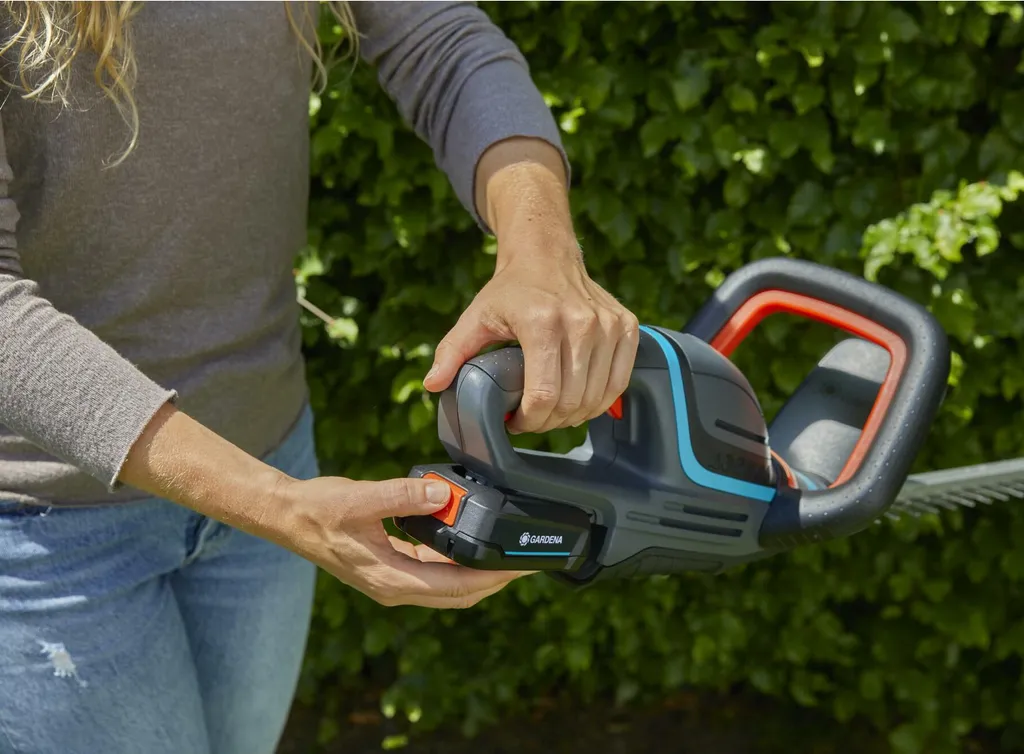 Gardena 14730-55 ComfortCut | Tagliasiepi Wireless 18V P4A Solo - 22