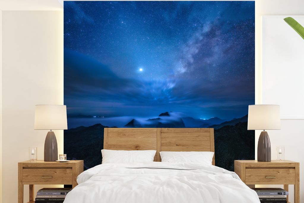 MuchoWow Fototapete für Wohnzimmer oder Schlafzimmer Wandtapete Vinyl Motivtapete Die Nacht vom Dach der Welt - 200x220 cm - Vinyltapeten