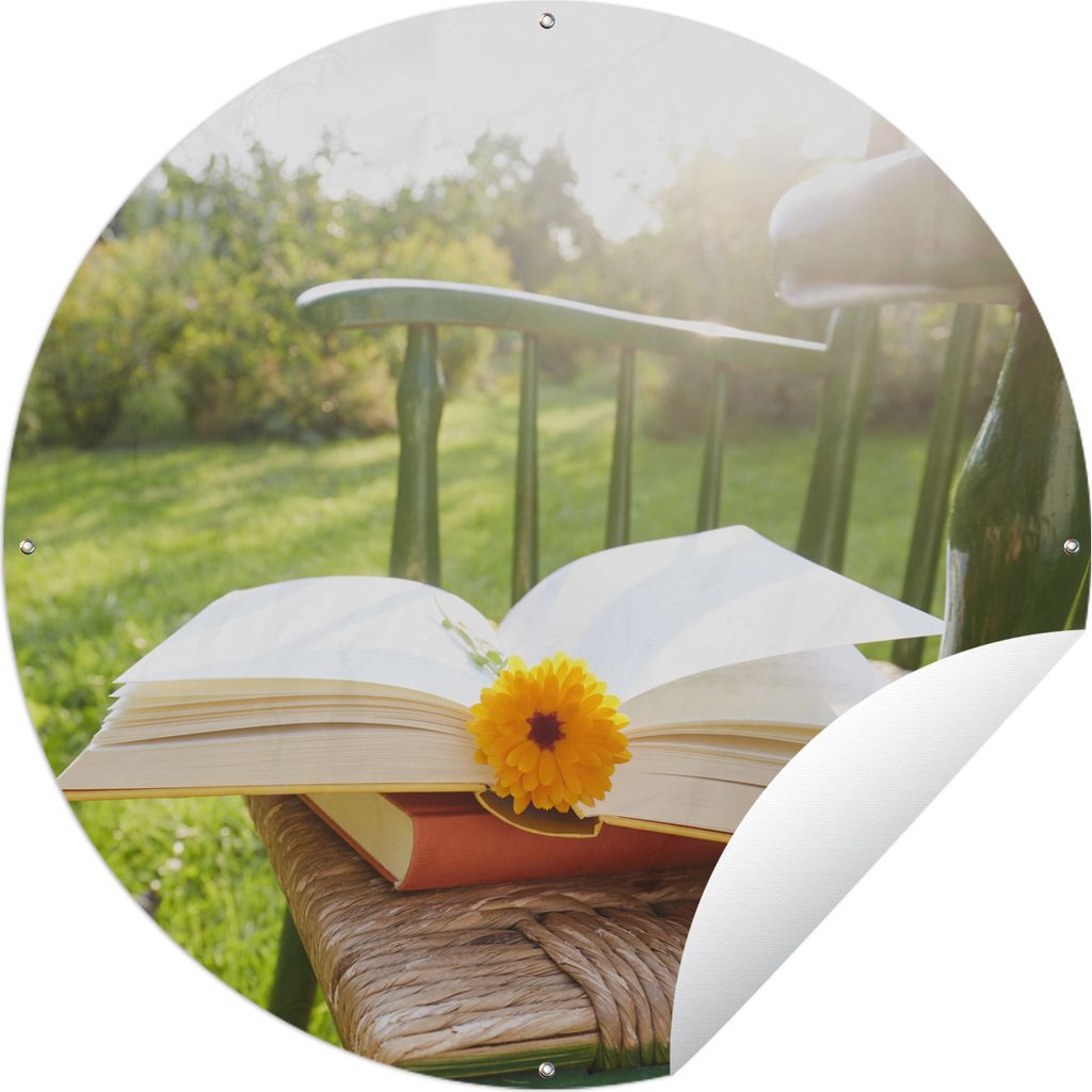 MuchoWow Gartenposter Outdoor-Poster Rund Stuhl mit Buch im Garten Ø 60 cm Gartendeko Rundes Poster draußen