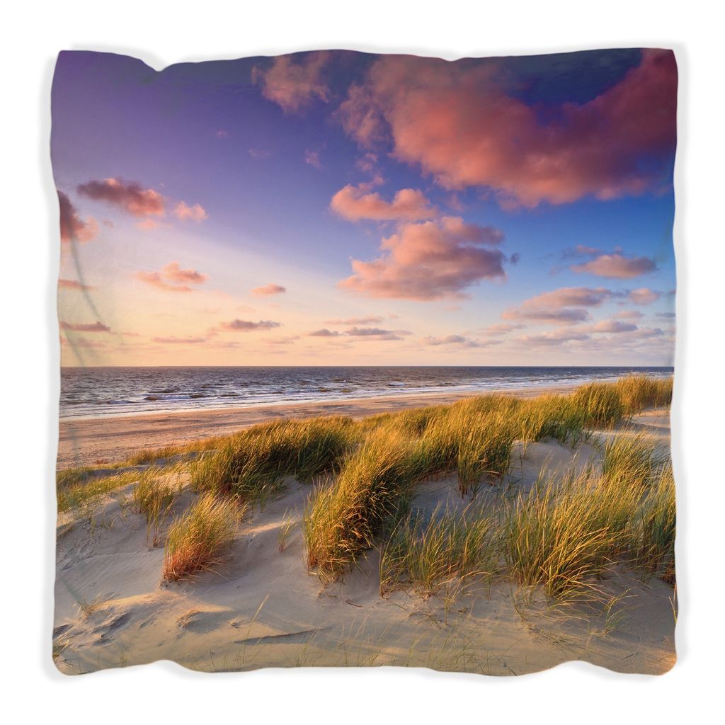Wallario Premium Kissen, weiche Oberfläche, mit Motiv Abendspaziergang am Strand - Sonnenuntergang über dem Meer, Größe: 60 x 60 cm, mit weiße...